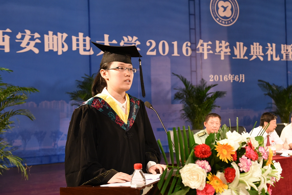 毕业生代表张晓宇发言