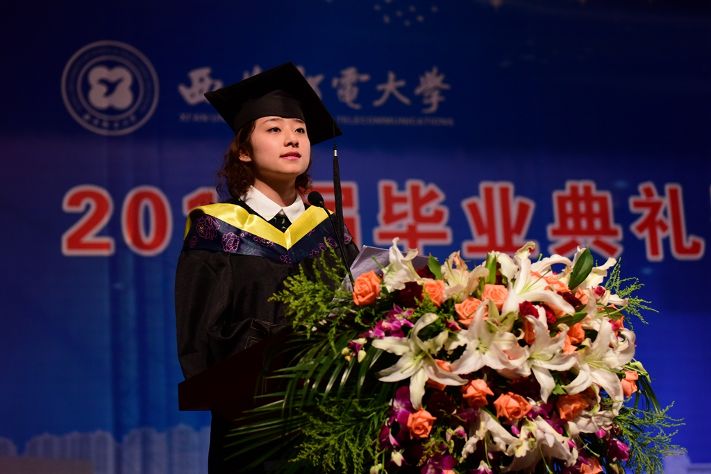 毕业生代表郭一卿发言