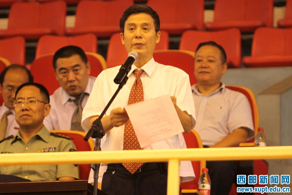 温小郑主持典礼