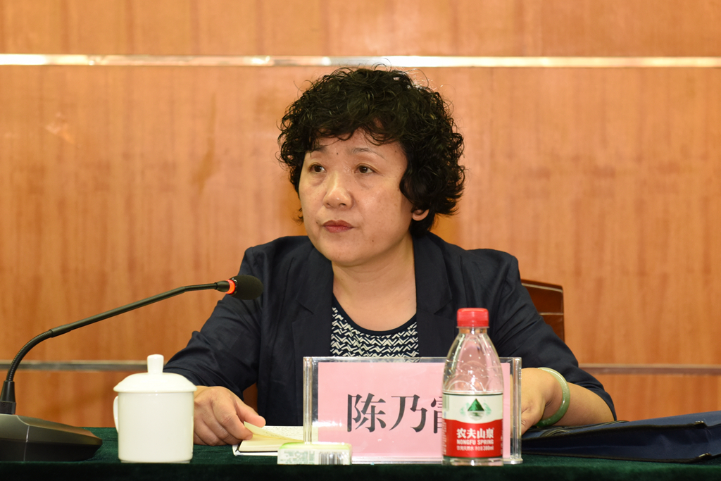 陈乃霞宣读任免决定
