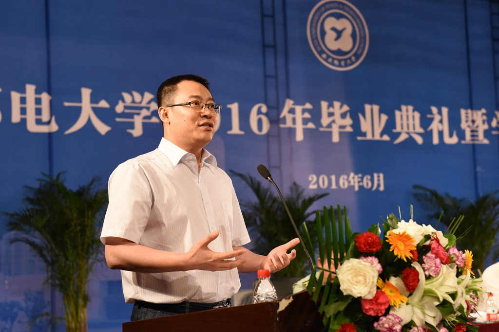 校友代表刘涛发言